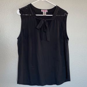 XL Three Pink Hearts Black Top With Collar Tie
